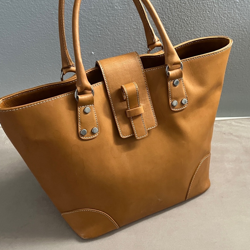 Beautiful tan Italian leather tote bag by Guia